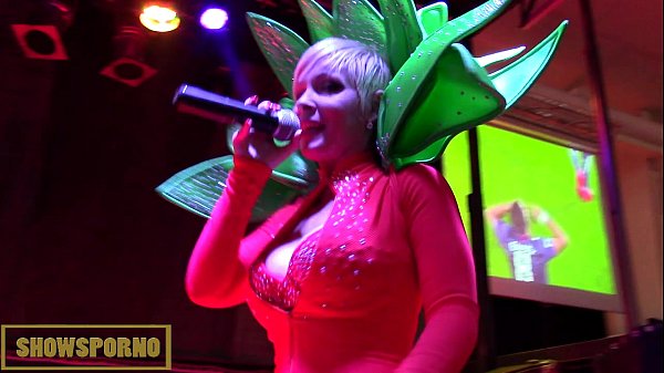 Caliente lesbiana rubia y pelirroja