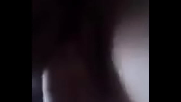 Pelirroja tocandose solo