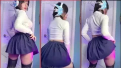 AsianBunnyx luciendo minifalda bailando y mostrando todo, sin bragas
