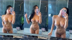 Carol Machado, luciendo sus grandes pechos y sensualizándose sin ropa frente al espejo