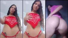 Deusaxx fue pillada desnuda y caliente tocándose su suave coño, se conectó mostrando toda su picardía