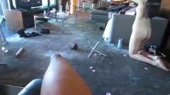 El pequeño bravucón está con la prostituta Cheila Marte en la piscina