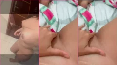 Safadinha adolescente que aparece sin ropa mientras se masturba y tiene un orgasmo con su suave coño