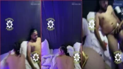 Tres trabajadoras sexuales de la República Dominicana realizando un trío en una cabaña