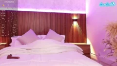 Kathrin Hoffman da la vuelta al consuelo con un vibrador en el coño en la cámara web