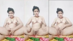 ¡Encontré un video picante en Internet con una nueva y rubia, divirtiéndome con los pequeños dedos en el coño