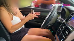 Karol Rosado se mece ante la webcam en bragas, haciendo muecas y bocas y acariciando sus maravillosas tetas grandes