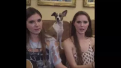 Nina Nelson sufre un descuido con el pezón en directo en su transmisión en YouTube