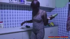 Videos de media hermana picante divirtiéndose viendo películas y joder