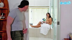 Latina de grandes tetas naturales