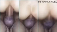 Chica dando vueltas locas con el culo pegado en el palo, ¡hasta llegar al fondo