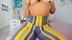 Masturbación con la ayuda de esta rubia traviesa llena de deseo