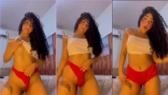 Teen Ball Show bailando y mostrando a Xexeca con los pequeños pantalones cortos