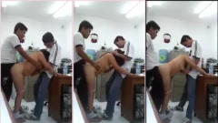 Video rimbombante del maestro divirtiéndose en una fiesta con dos estudiantes