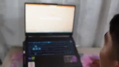 Vino a arreglar la computadora y termino encontrando los videos picantes de mi esposa