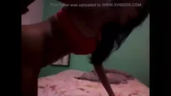 Grande de la joven divirtiéndose con el chico bien dotado, sin protección