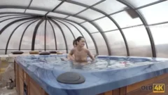 Crown pilló a la joven en el hotel de vacaciones como a él le gusta
