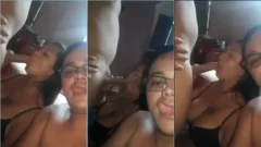 Cornudo compartiendo a su esposa con su amigo y divirtiéndose mientras ella le da un chupete
